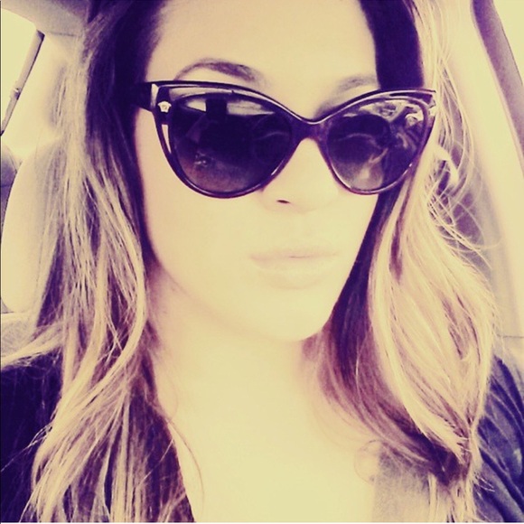 Meet your Posher, Liz - Picture 1 of 1